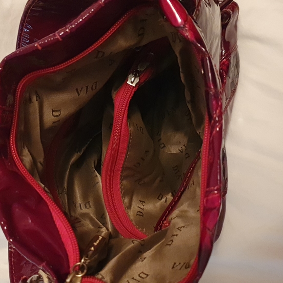 Patented burgundy purse - Picture 3 of 4